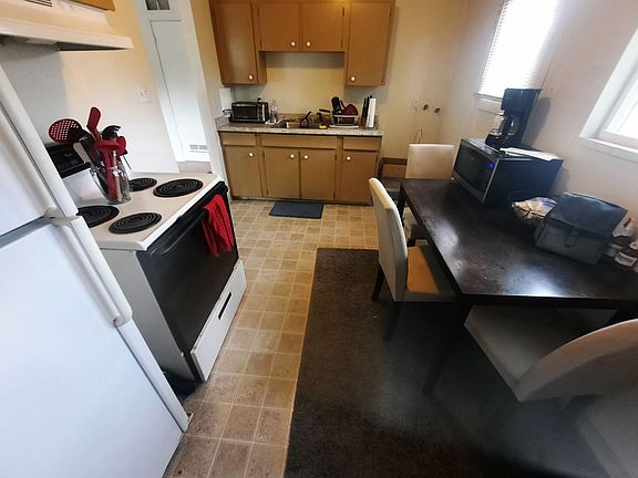5th image of 611 1st St APT 2