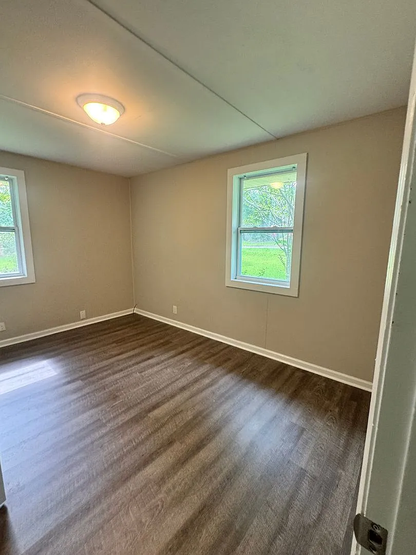 Available Now! 307 Crawford Lane in Thompson — Photo 4