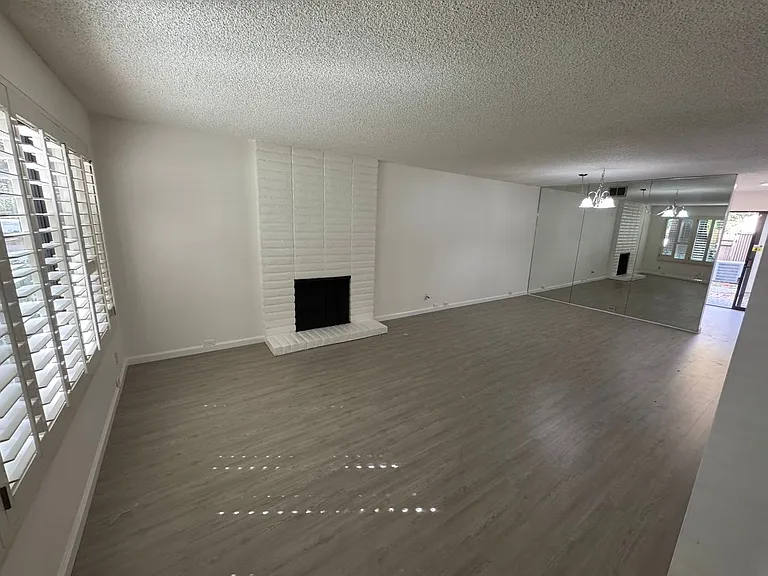 100 Hartnell Pl — Photo 2