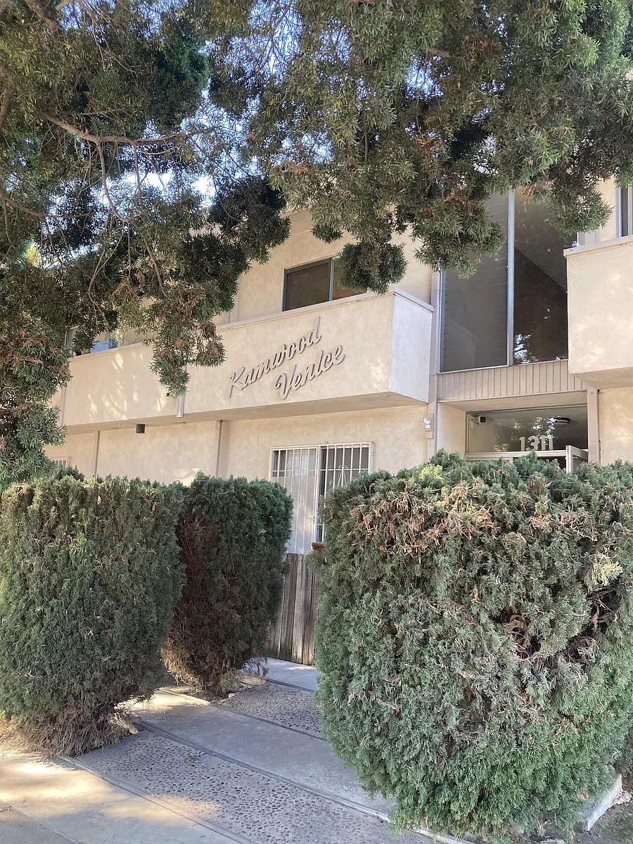 Building Photo - 1311 Venice Blvd #5
