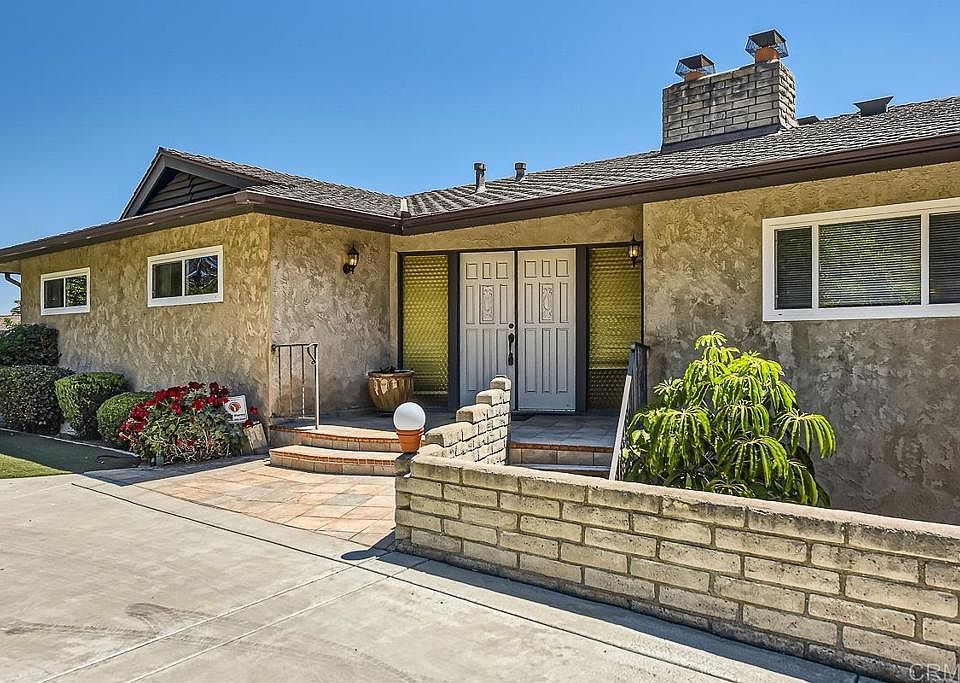 1st image of 751 Hacienda Dr