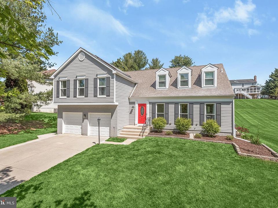 1st image of 10215 Fairway Dr