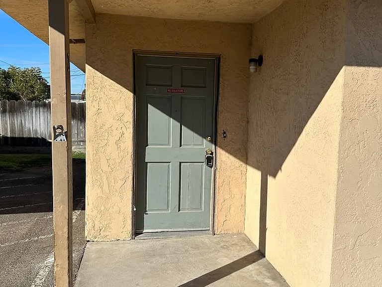 518 E Granger Ave — Photo 2