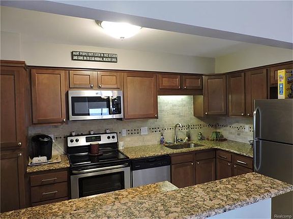 4th image of 41618 Bedford Dr