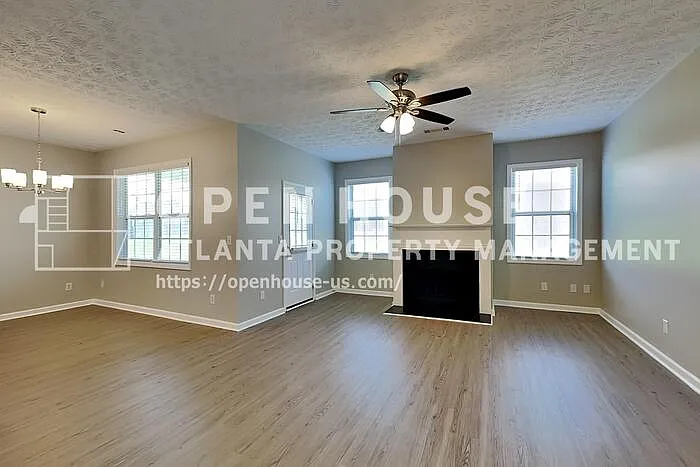 3 bed, 2.0 bath, 1727 sqft, $2,050 — Photo 3