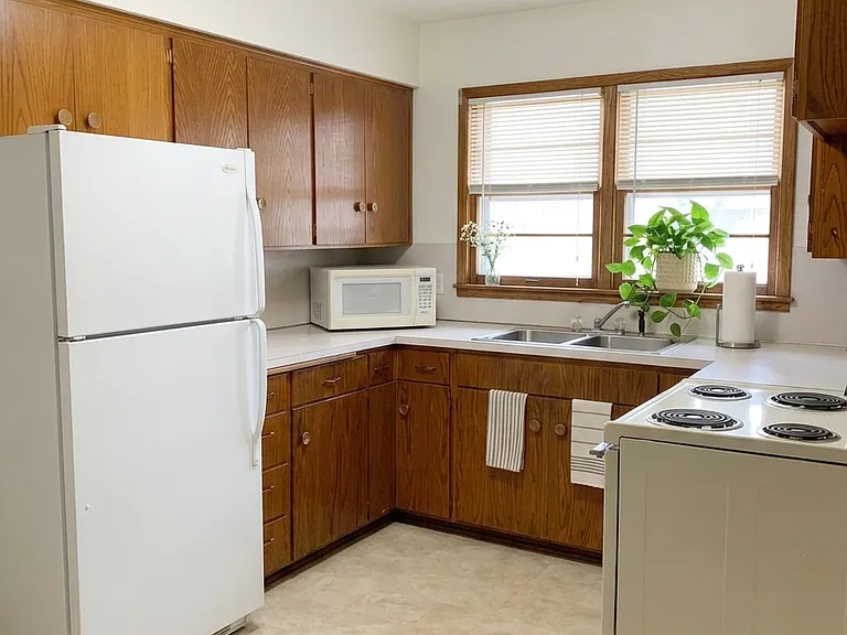 105 2nd Ave SW #5 — Photo 3