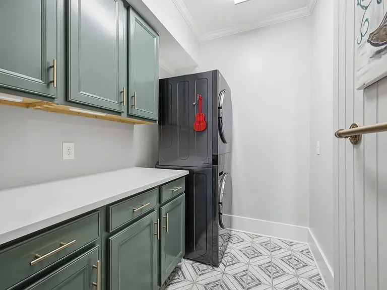 1102 Caldwell Ave — Photo 16