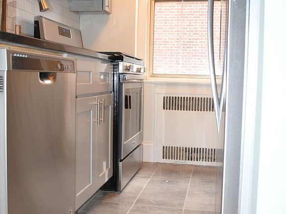 5th image of 117-01 Park Ln APT B5l