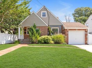 26 Murdock Rd, East Rockaway, NY 11518