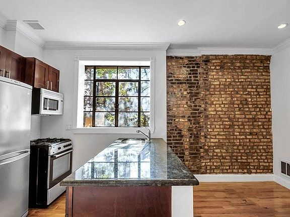3rd image of 7 Cornelia St APT 2C