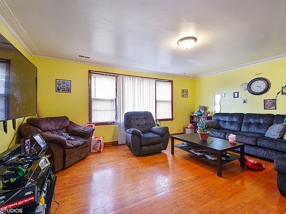 2nd image of 7914 S Winchester Ave