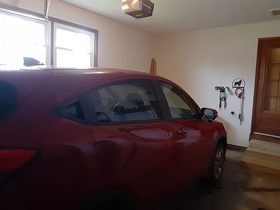 4th image of 806 Dogwood Ln