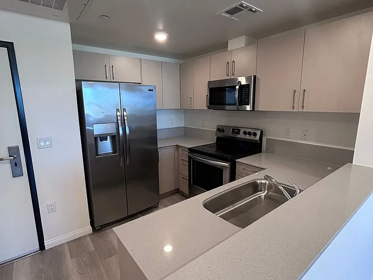 V on Victory Apartments — Photo 3