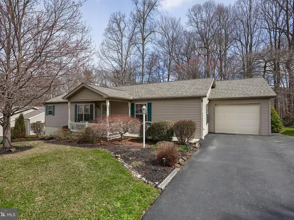 1048 Hemlock Cir, Manheim, PA 17545