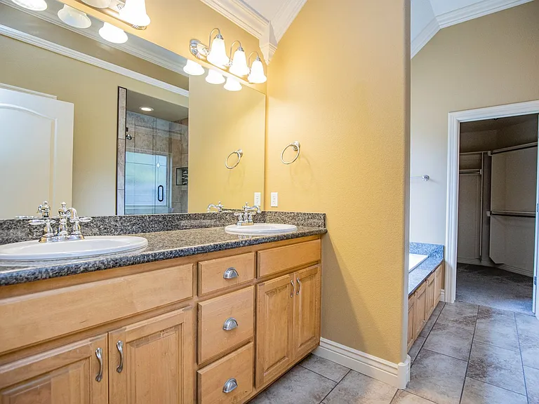 2308 Chinquapin — Photo 19