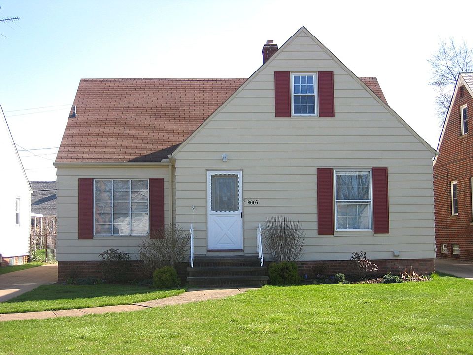 Immaculate Parma Circle bungalow - 4 BR, 3 Full BA