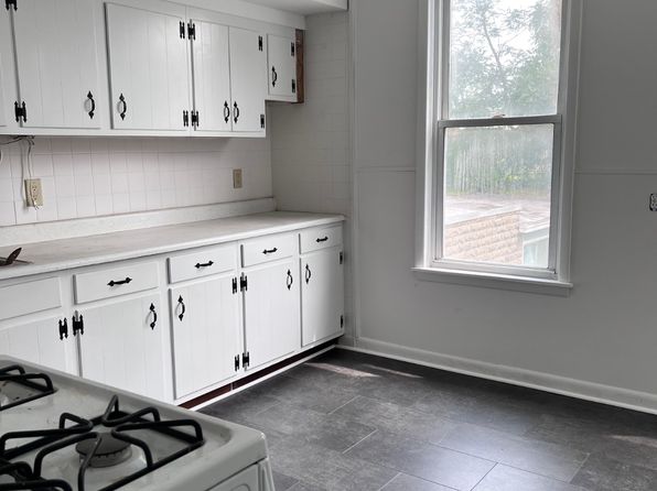 124 Front St APT 2