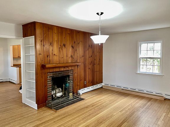 2nd image of 381 Broadway