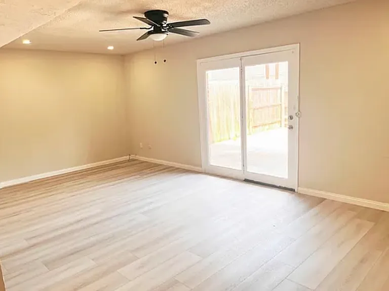 2446 Doreen St — Photo 8