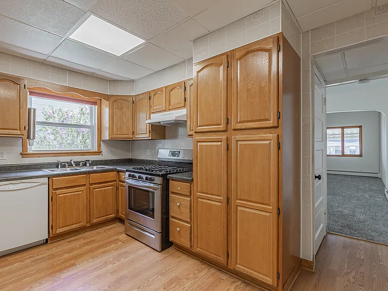 80 E Newport St — Photo 8