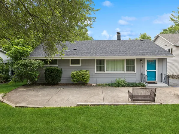 1210 Maple St, Lake In The Hills, IL 60156