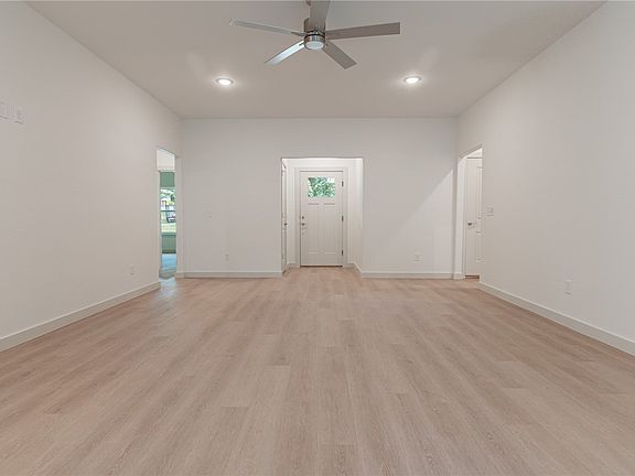 5th image of 14 Laceby Ln