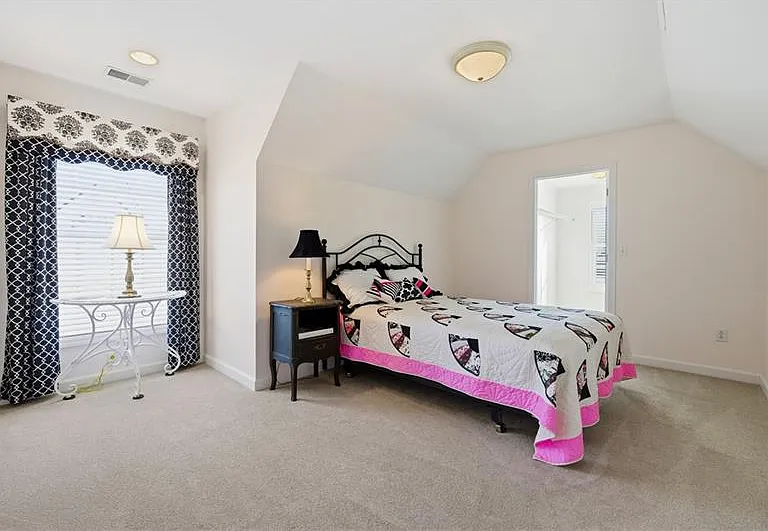 819 Strasburg Dr — Photo 34