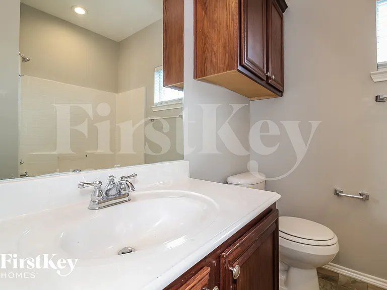 2925 Oakshire St — Photo 12