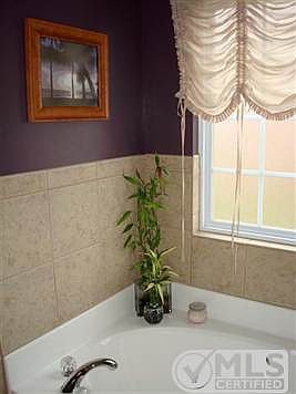 3rd image of 215 Iroquois Dr