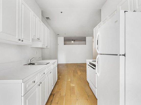 5th image of 1300-10 Chestnut St #207