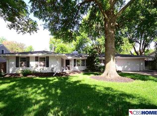 702 Dillon Dr, Omaha, NE 68132