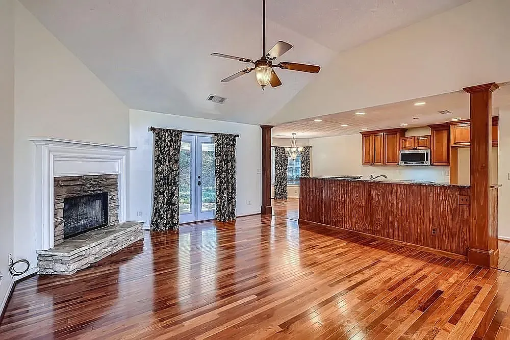 4 bed, 2042 sqft, $2,650 — Photo 4