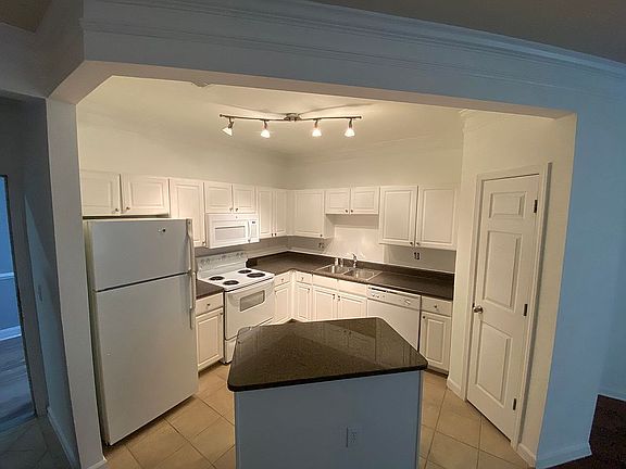 4th image of 1850 Cotillion Dr Unit 2219