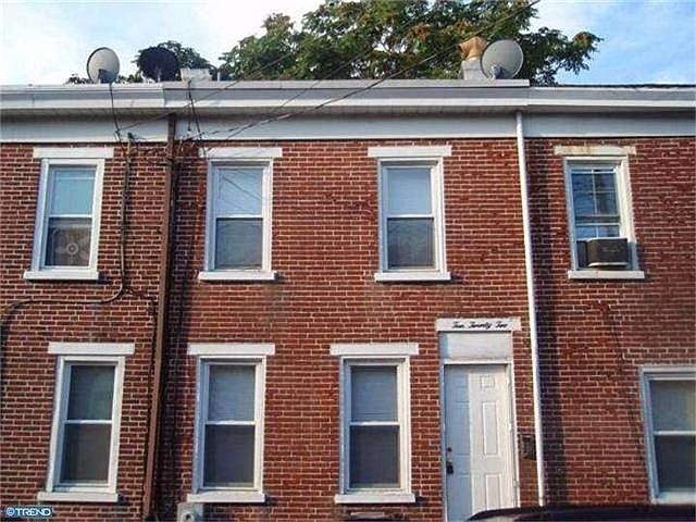 1st image of 1022 Elm St