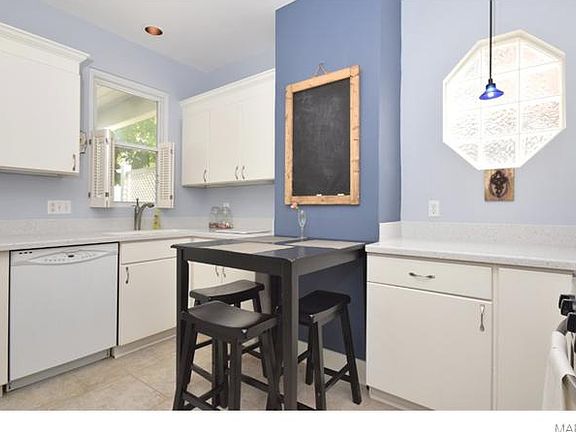 3rd image of 3567 Manhattan Ave