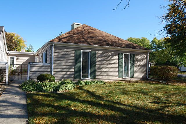 1st image of 16 Garden Dr #1