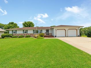 2 Circle Dr, Wenona, IL 61377