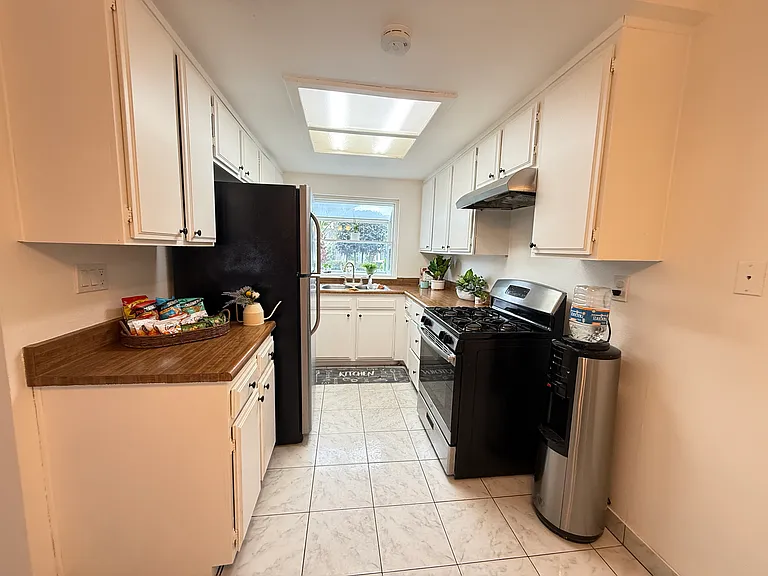 1671 E Kingsley Ave #B — Photo 9