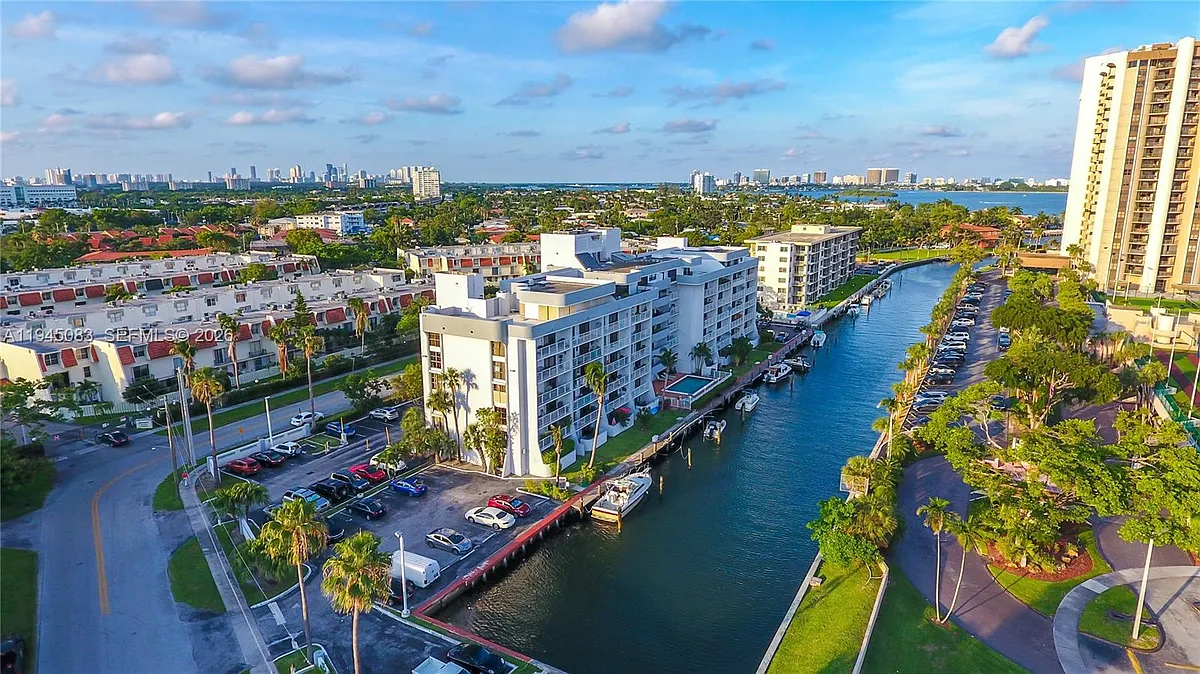 Photo 2 of 19 - 1650 NE 115th St #505 - Miami, FL Building Photo - 1650 NE 115th St #505