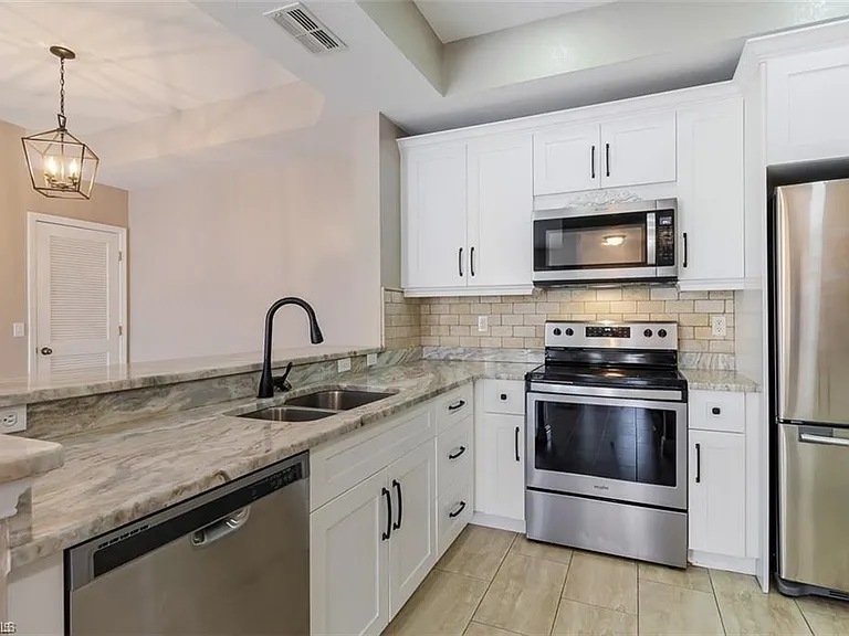 9025 Colby Dr #2113 — Photo 1