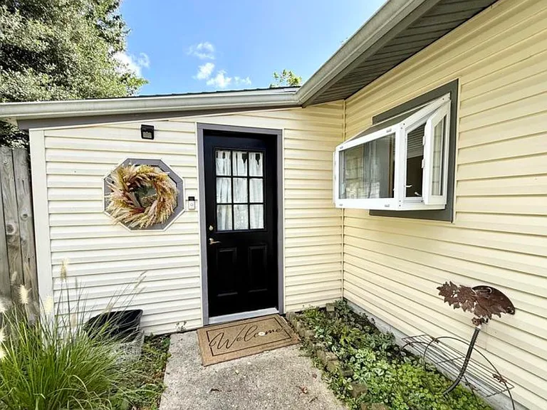 122 Zelus St — Photo 4
