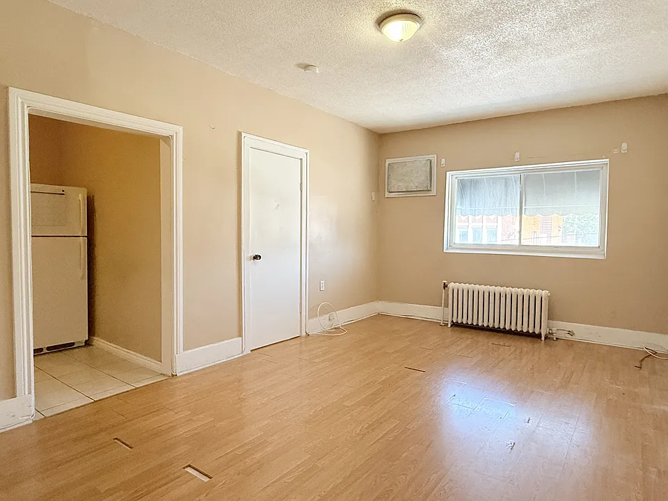 1441 Wyandotte St E #5
