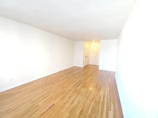 Rented by Smart NY Realty LLC | media 2