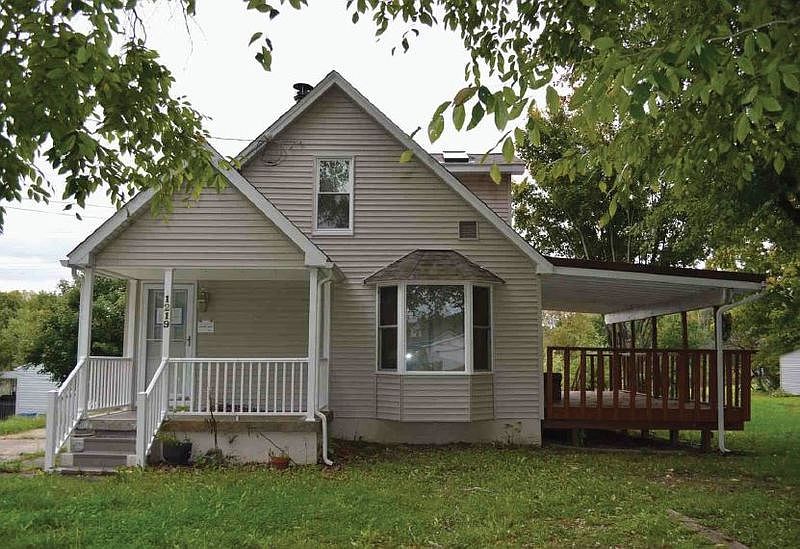 1st image of 1219 Woods Dr