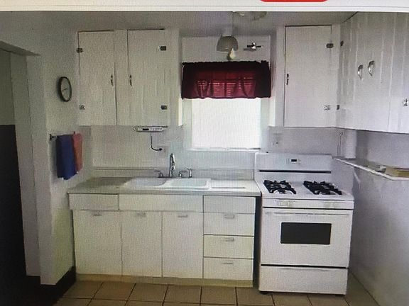 3rd image of 2826 Hanson St