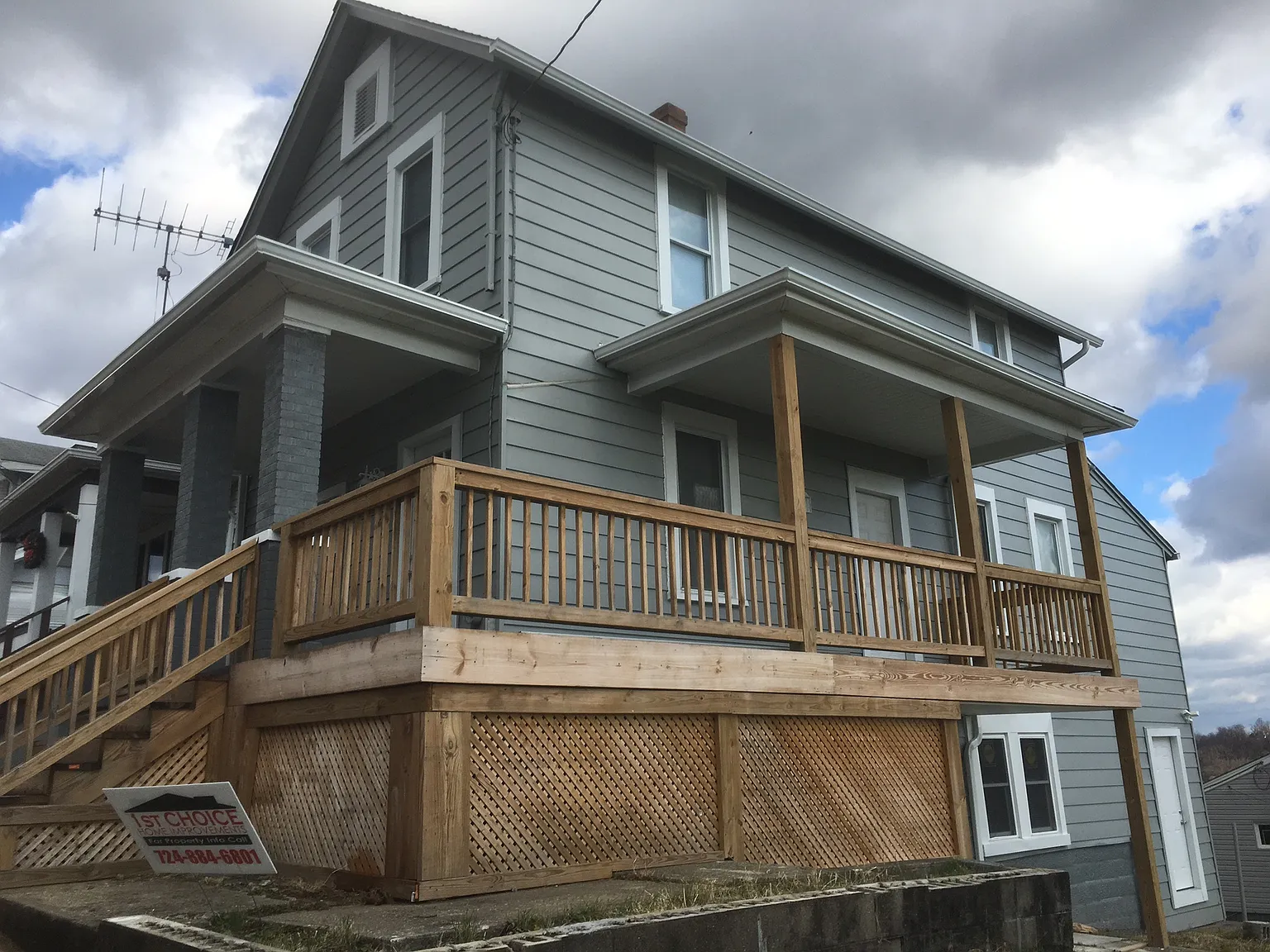 553 Conrad Ave photo 1