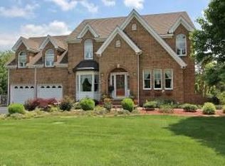 859 Twin Oak Dr, Troutville, VA 24175