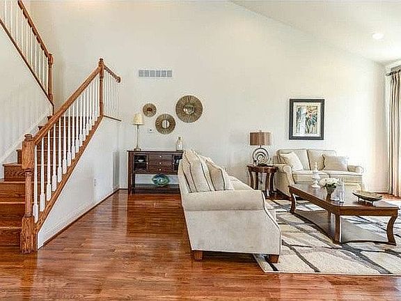3rd image of 210 Carlow Dr