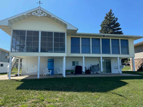 174 Abel Dr, Guttenberg, IA 52052