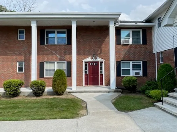 57 Colonial Cir Unit D, Chicopee, MA 01020